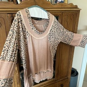 Women’s designer light pink and cream cheetah print thin soft flowy sweater.